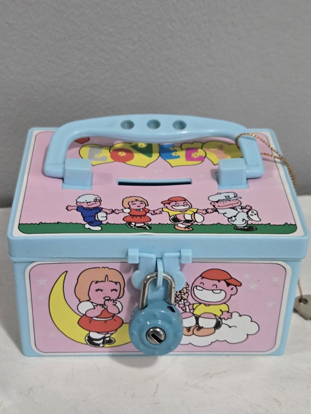 Vintage Kids Plastic Trinket/Jewelery Box With Lock And Key